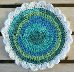 FD012 Circles and Shells Dishcloth_800