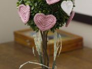 Free Affaire of the Heart Topiary Crochet Pattern from RedHeart.com