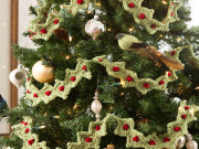 Free Christmas Tree Garland Crochet Pattern from RedHeart.com