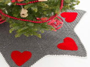 Free Holiday Hearts Tree Skirt Crochet Pattern from RedHeart.com