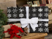 Free Glamour Gift Bows Crochet Pattern from RedHeart.com