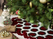 Free Victorian Tree Skirt Crochet Pattern from RedHeart.com